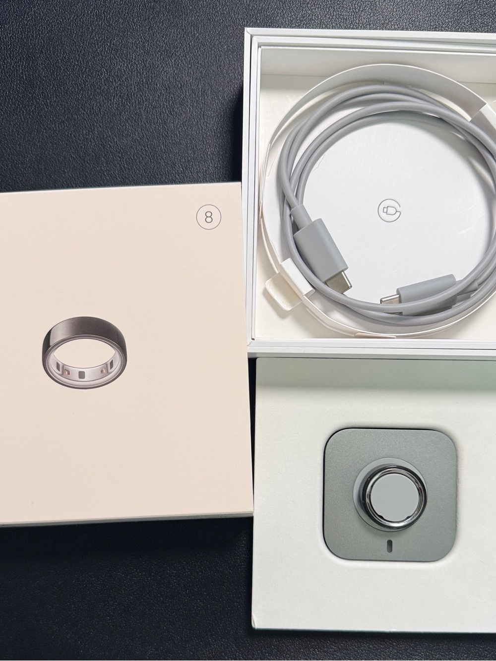 Oura Ring 4 - Charging Dock and USB-C Cable - Black Size 8